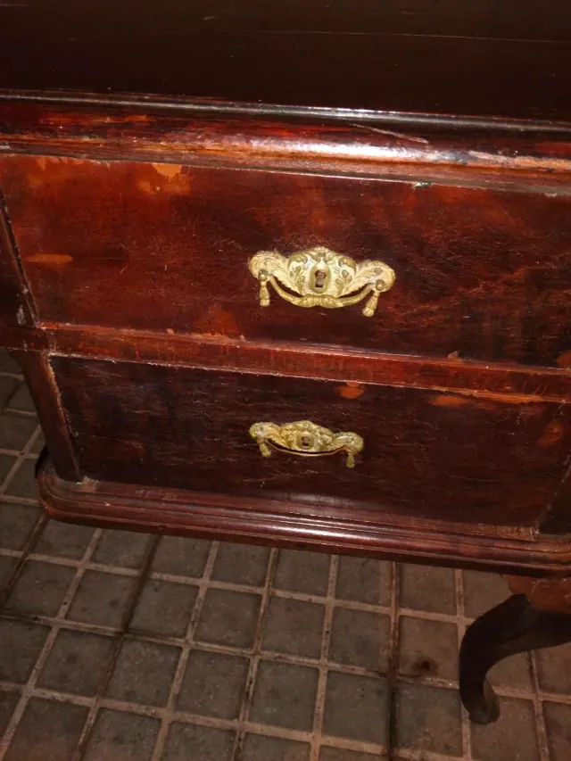 Escritorio antiguo de madera