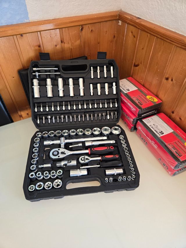 Kit completo di strumenti Juego de Llaves con 108 pezzi