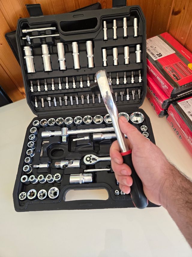 Kit completo di strumenti Juego de Llaves con 108 pezzi