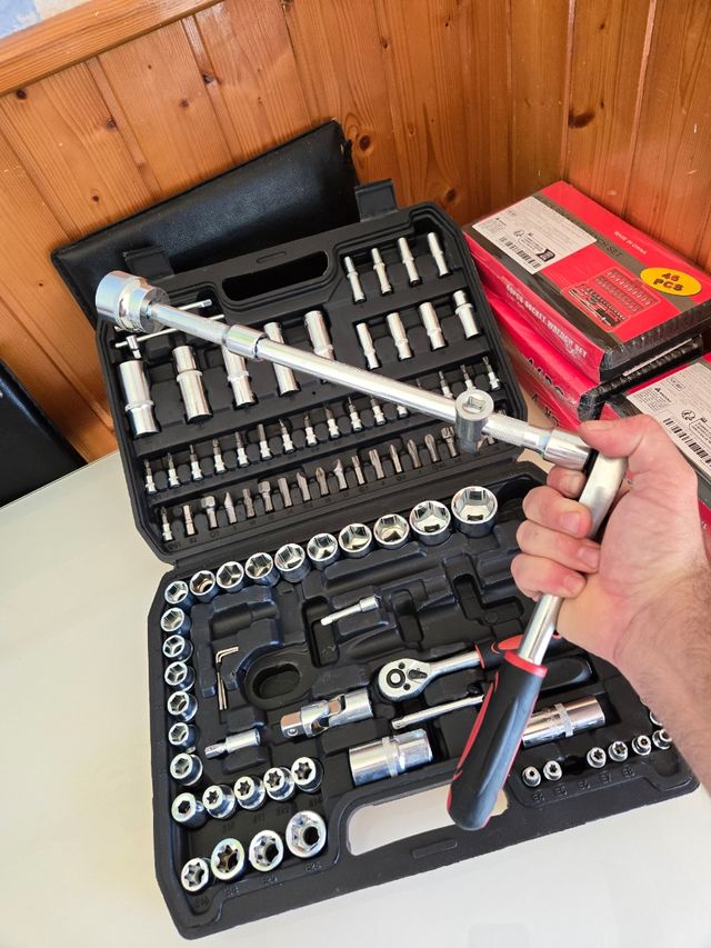 Kit completo di strumenti Juego de Llaves con 108 pezzi