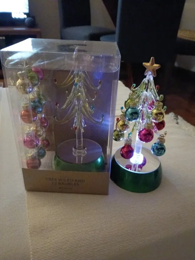 Árbol de cristal con luces y bolas 8x18 cm