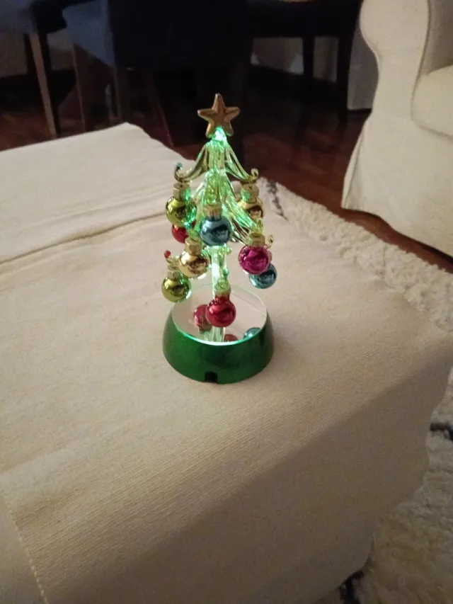 Árbol de cristal con luces y bolas 8x18 cm