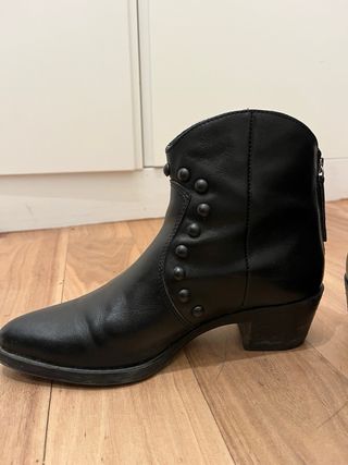 Botines Unisa Negros Talla 38 Tachuelas