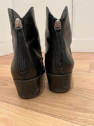 Botines Unisa Negros Talla 38 Tachuelas