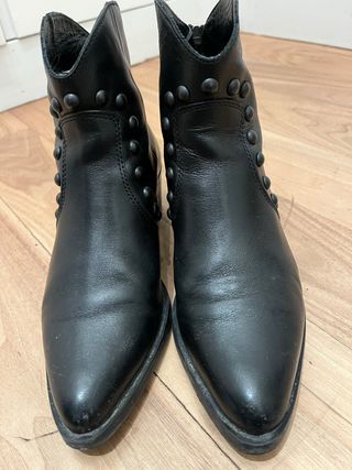 Botines Unisa Negros Talla 38 Tachuelas