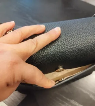 Borsa Guess tracolla catena regolabile nera