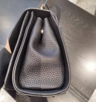 Borsa Guess tracolla catena regolabile nera