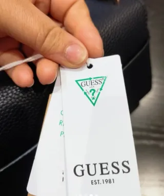 Borsa Guess tracolla catena regolabile nera