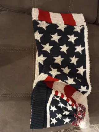 Sciarpone e cappello bandiera americana