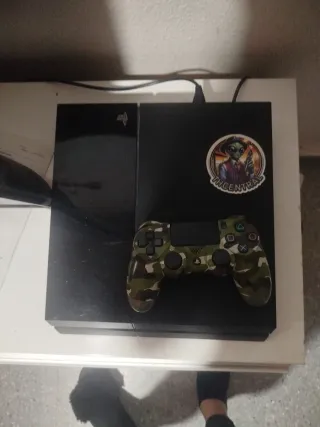 PS4 Slim Negra + Mando Camuflaje