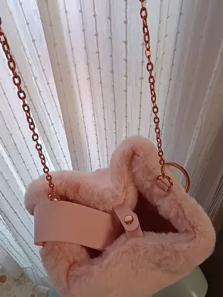 Bolso de peluche rosa bombonera