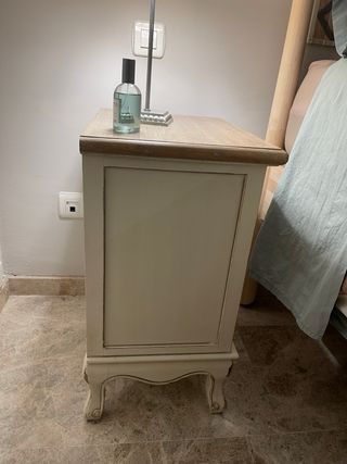 Comodini in legno invecchiato beige e rovere