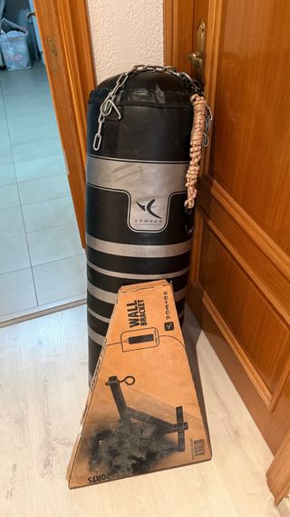 Saco de boxeo y soporte pared Domios