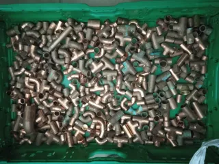 Lote de codos y  demás  para fontanería