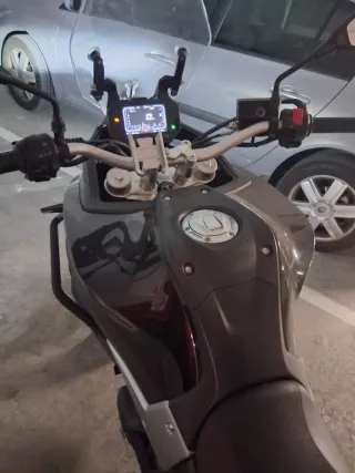 Moto Vogue con Baúl Shad