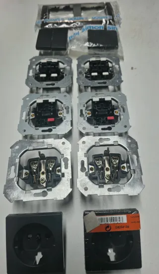 Simón 82 Mecanismos y tapas