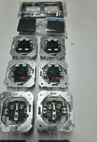 Simón 82 Mecanismos y tapas