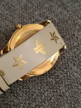 Reloj Gucci Dorado y Blanco