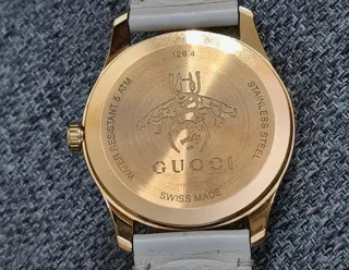 Reloj Gucci Dorado y Blanco