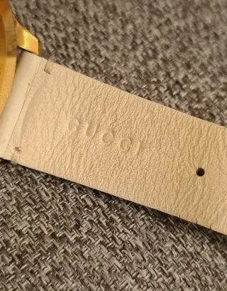 Reloj Gucci Dorado y Blanco