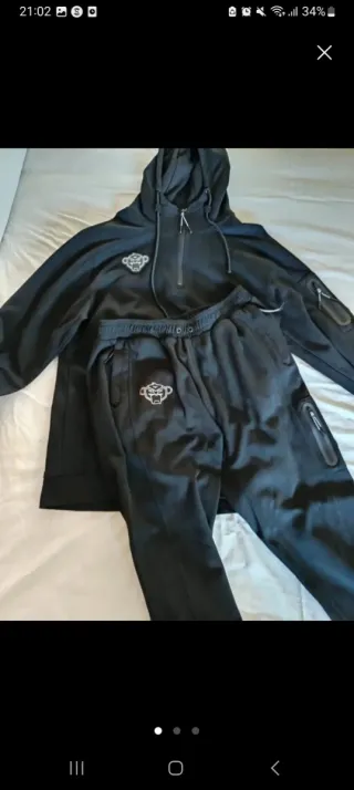 Chándal negro con logo