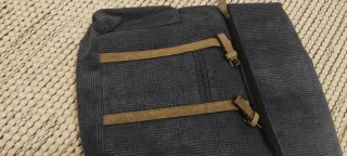 Mochila gris y beige