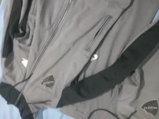 Chándal gris y negro