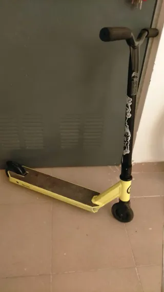 Patinete infantil amarillo