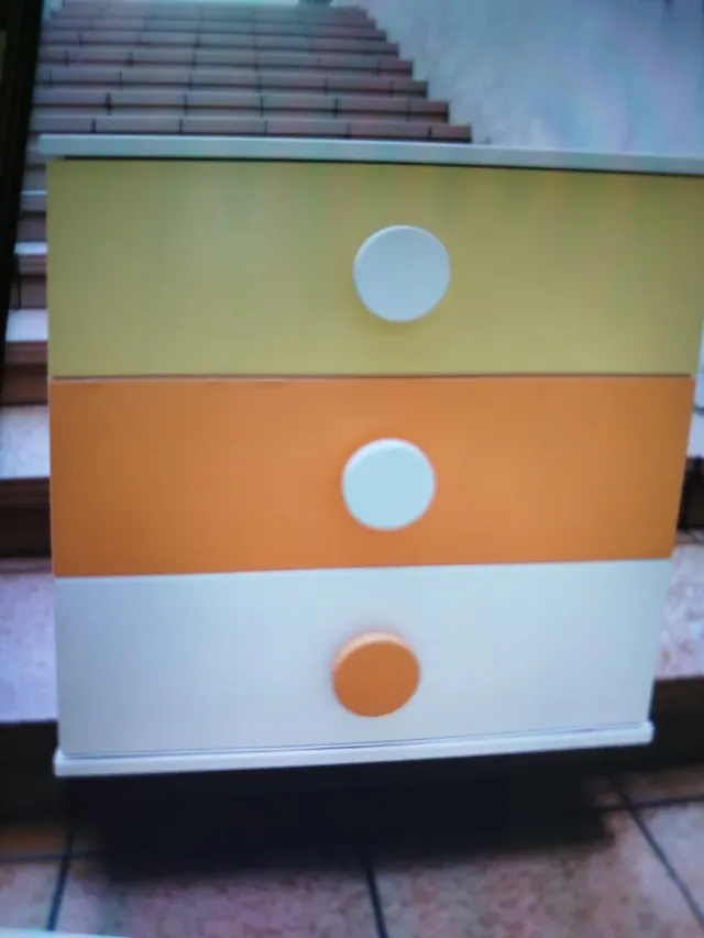 Cajonera de madera con 3 cajones