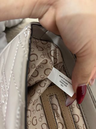 Bolso Guess Gris y Dorado