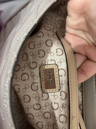 Bolso Guess Gris y Dorado