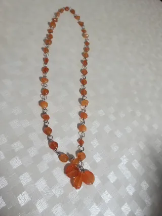 Collar de cuentas naranja