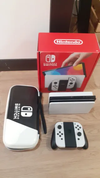Nintendo Switch OLED Bianca e Nera