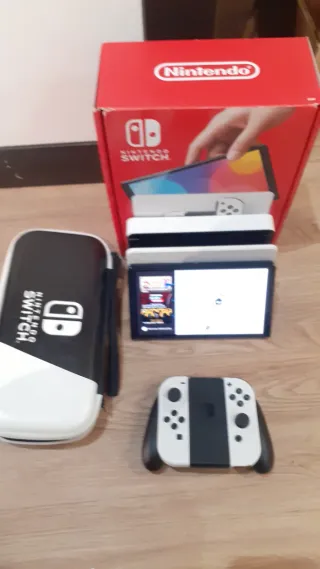 Nintendo Switch OLED Bianca e Nera