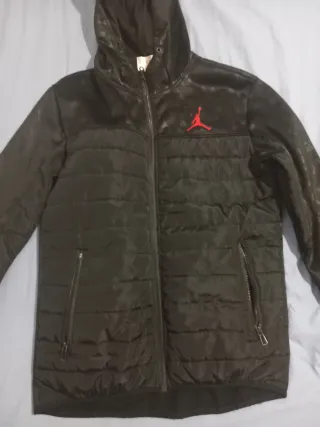 Chaqueta Jordan Negra con Capucha