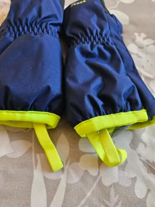 Manoplas nieve niño Wedze azul y amarillo.
