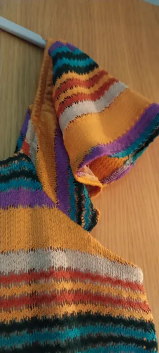 Vestido de verano multicolor con volantes