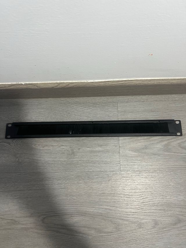 Digitus entrada cables 10” con cepillo