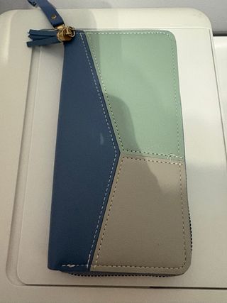 Cartera de mujer con diseño geométrico