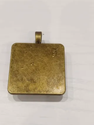 Colgante Gorjuss niña con muñecos de papel