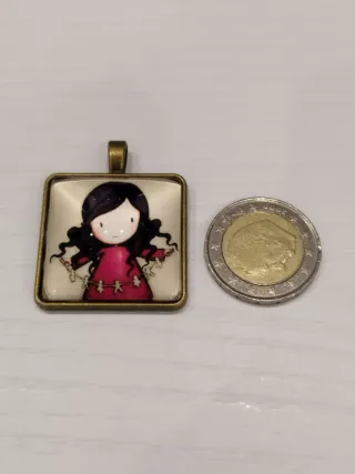 Colgante Gorjuss niña con muñecos de papel