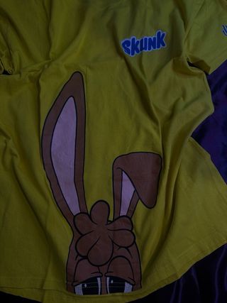 T-shirt gialla con stampa coniglio Skunk