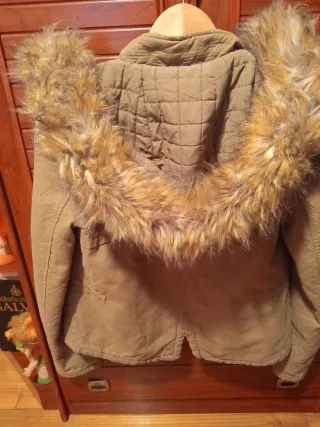 Chaqueta Trafaluc Talla XS con capucha