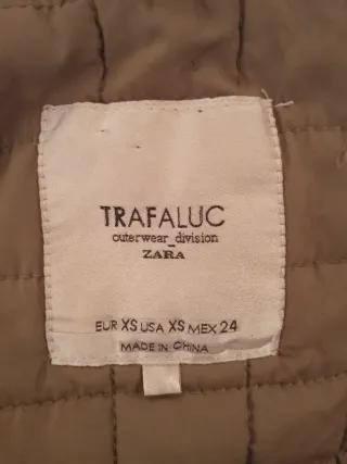 Chaqueta Trafaluc Talla XS con capucha