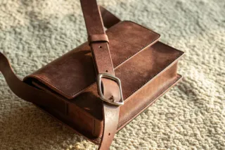 Bolso.  Hecho a mano. Cuero. Diseño único.