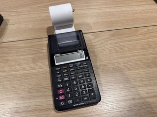 Calculadora Casio HR-8RCE con rollo