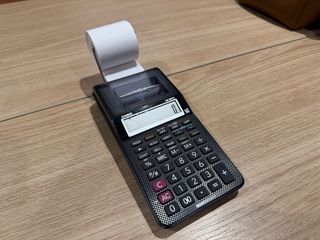 Calculadora Casio HR-8RCE con rollo