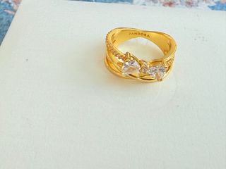 Anillo Pandora triple banda cruzada lazo brillante