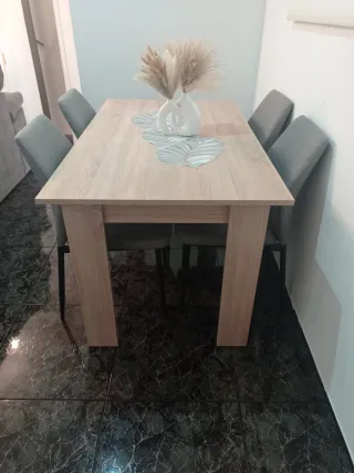 Tavolo da pranzo in legno nuovo, solo tavolo