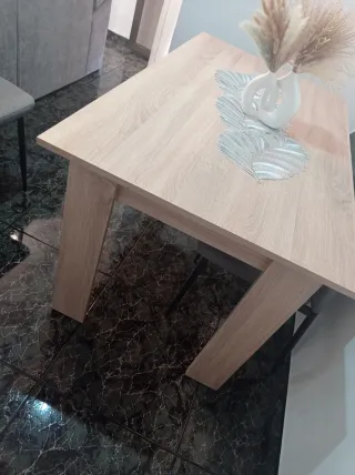 Tavolo da pranzo in legno nuovo, solo tavolo